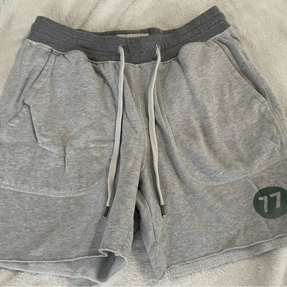 American Eagle Shorts - Picture 2 of 3